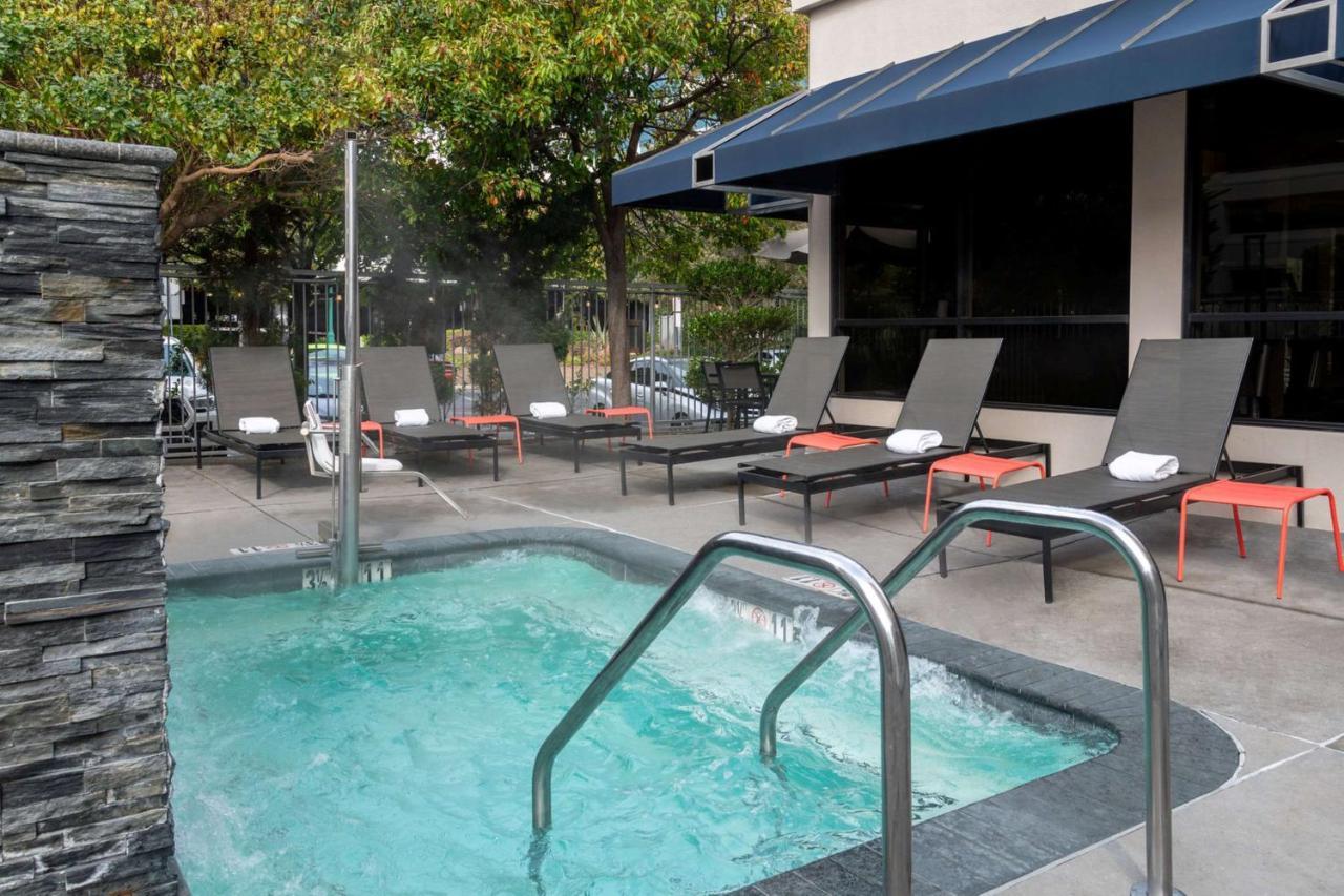 Hilton Garden Inn San Francisco/Oakland Bay Bridge Emeryville Esterno foto